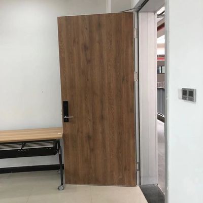 ντυμένες ξύλινες πόρτες εισόδων αργιλίου 50kg/M3 T45mm για το σπίτι/το σχολείο